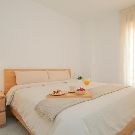 Modern Apt - Luxe Queen Bed - Walk To Isla Magica Sevilla Bagian luar foto