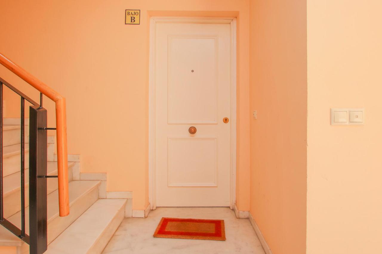 Modern Apt - Luxe Queen Bed - Walk To Isla Magica Sevilla Bagian luar foto