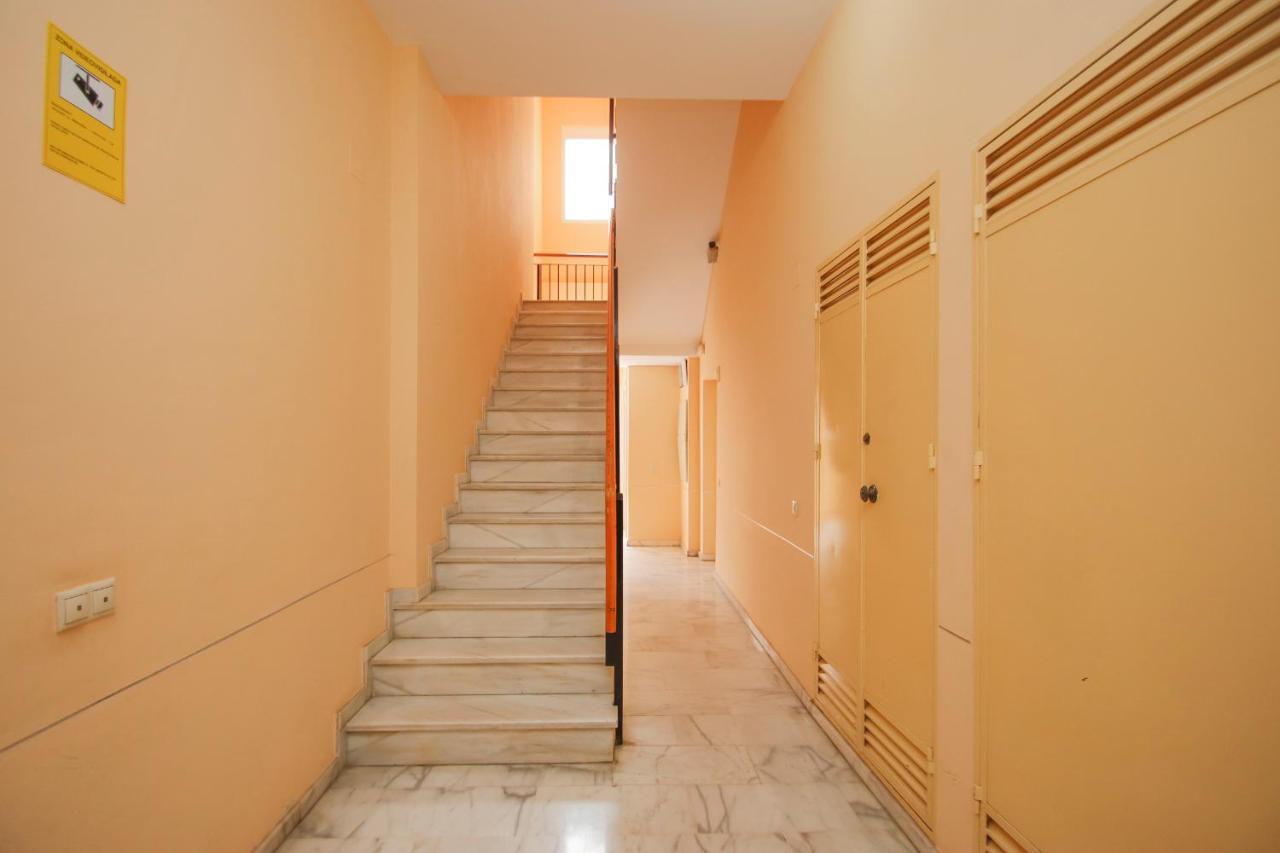 Modern Apt - Luxe Queen Bed - Walk To Isla Magica Sevilla Bagian luar foto