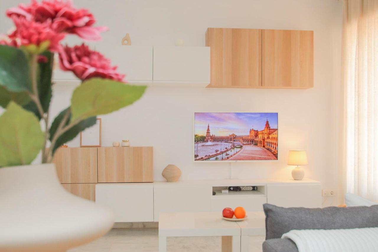 Modern Apt - Luxe Queen Bed - Walk To Isla Magica Sevilla Bagian luar foto