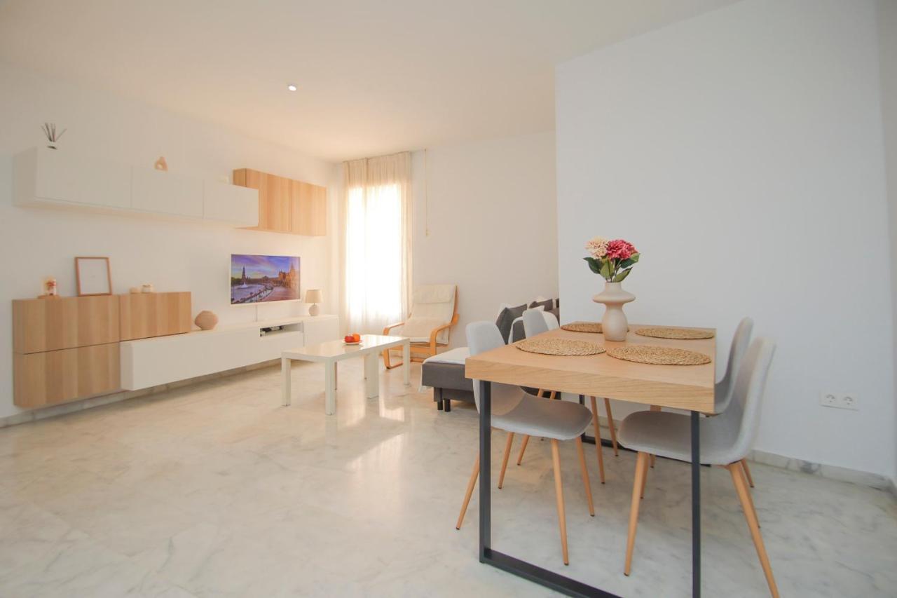 Modern Apt - Luxe Queen Bed - Walk To Isla Magica Sevilla Bagian luar foto