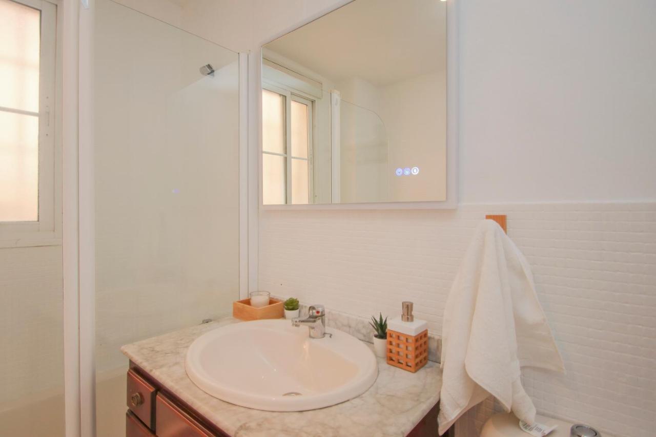 Modern Apt - Luxe Queen Bed - Walk To Isla Magica Sevilla Bagian luar foto