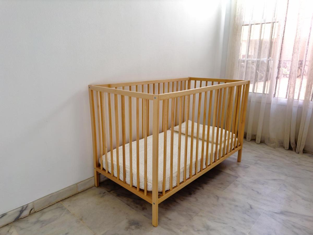 Modern Apt - Luxe Queen Bed - Walk To Isla Magica Sevilla Bagian luar foto